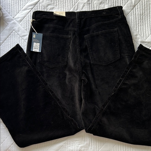 Universal threads women’s Black Corduroy Pants. Fall winter minimalist soft. - Picture 11 of 16